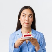 Bukan Cuma Bikin Bobot Naik, Ini 5 Risiko Saat Kamu Terlalu Sering Makan di Malam Hari