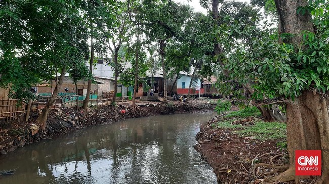 Warga Cipinang Melayu berharap Gubernur DKI Anies Baswedan segera melakukan pengerukan sungai, sehingga luapan tidak merembet ke permukiman warga saat hujan.