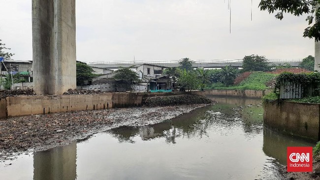 Warga Cipinang Melayu menilai banjir di era Gubernur DKI Anies Baswedan lebih cepat kering meski lebih besar dan lebih sering terjadi.