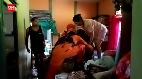 VIDEO: Evakuasi Sepasang Suami Yang Sakit Dan Terjebak Banjir