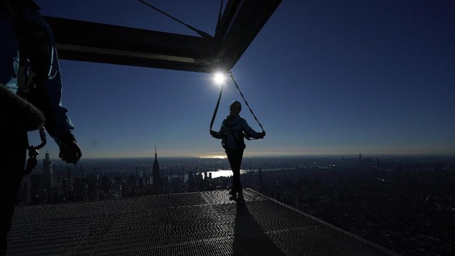 FOTO: Uji Nyali Taklukan Pencakar Langit New York