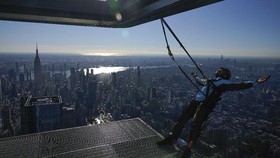 FOTO: Uji Nyali Taklukan Pencakar Langit New York