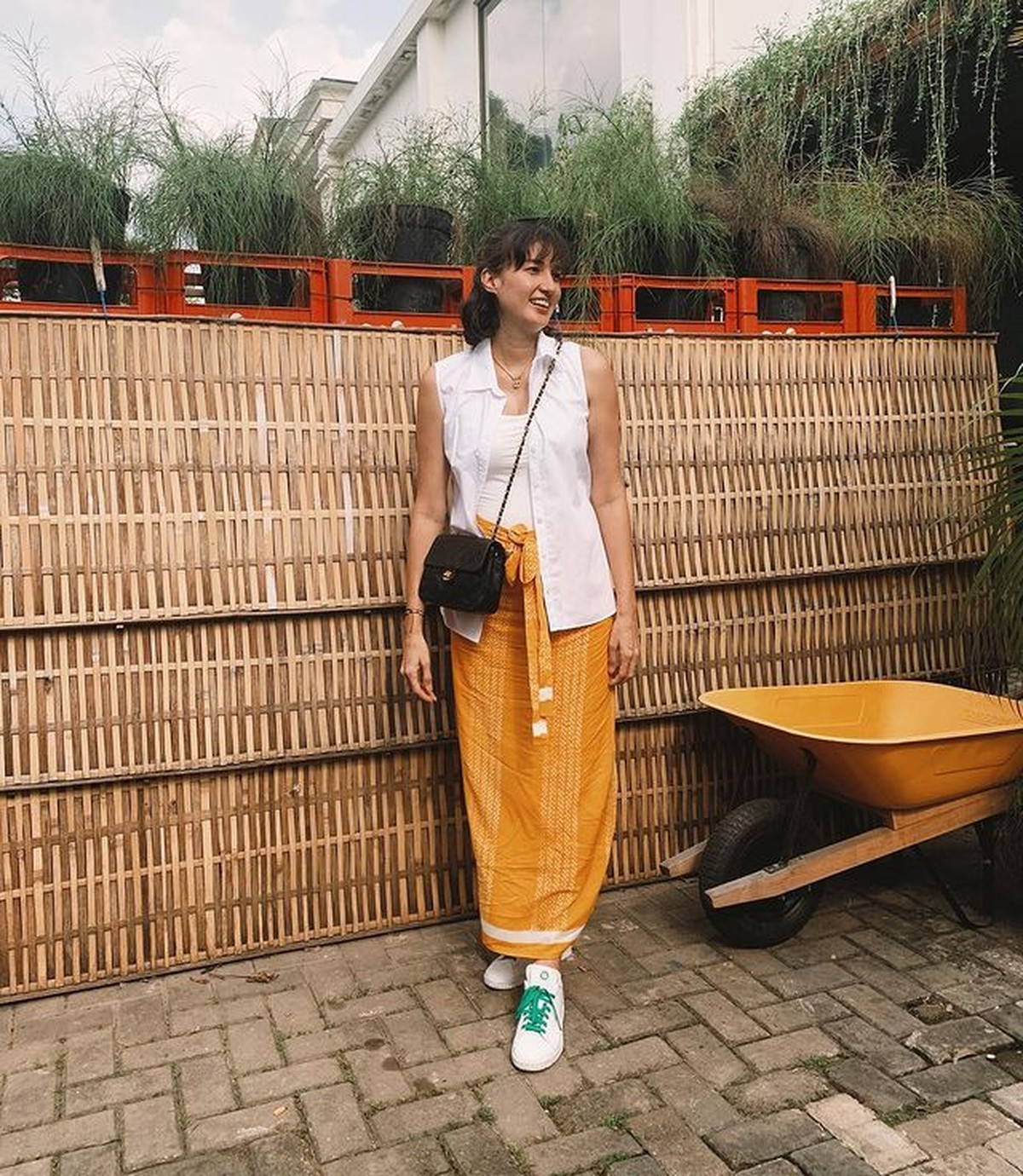 Nadine Chandrawinata sedang hamil anak pertamanya dengan Dimas Anggara&period; Yuk intip fotonya pamer baby bump&excl;