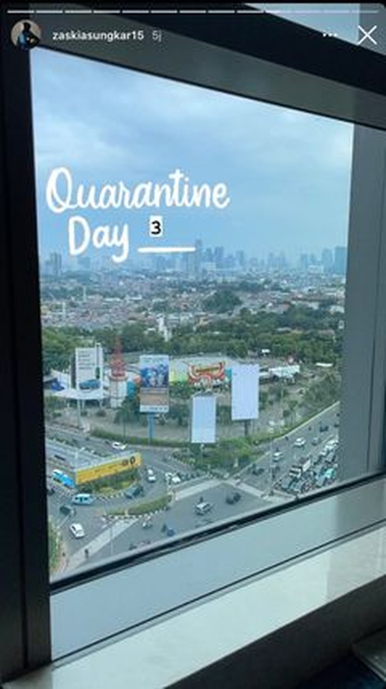 Setelah asyik berlibur di luar negeri, Irwansyah beserta istri dan anaknya menjalani karantina di hotel mewah. Yuk intip!