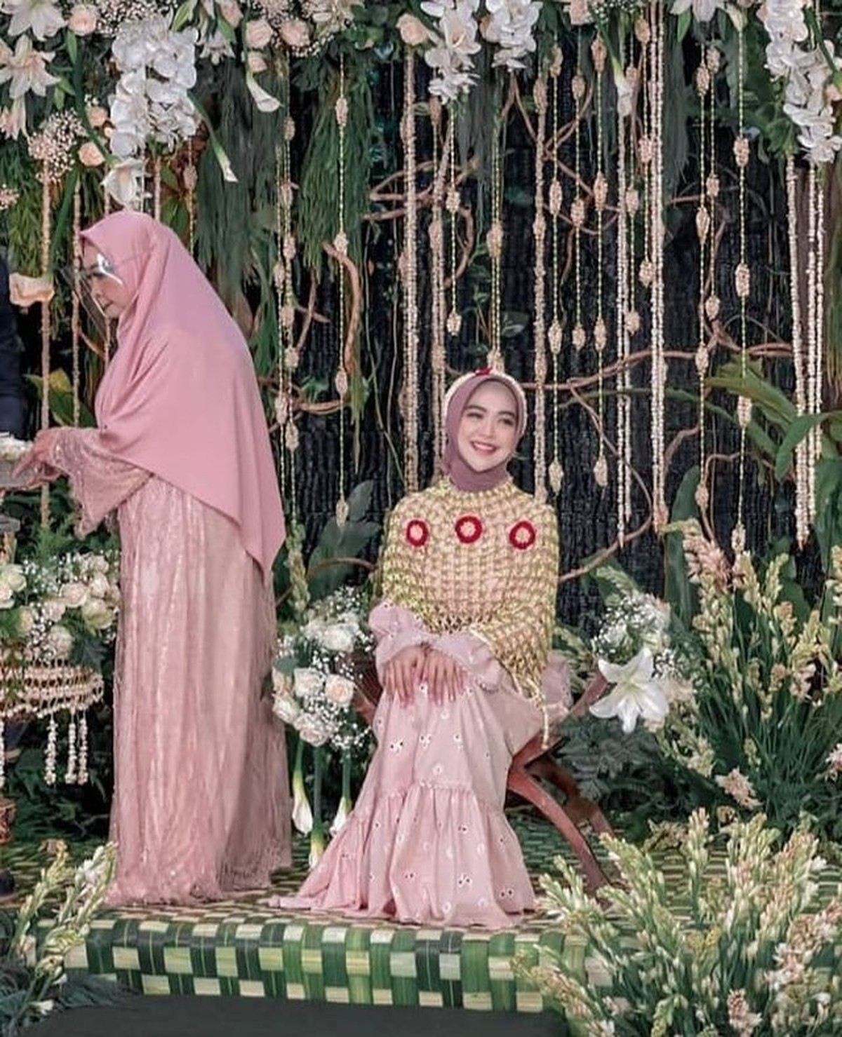 Momen Sungkeman dan Siraman Jelang Pernikahan Ria Ricis