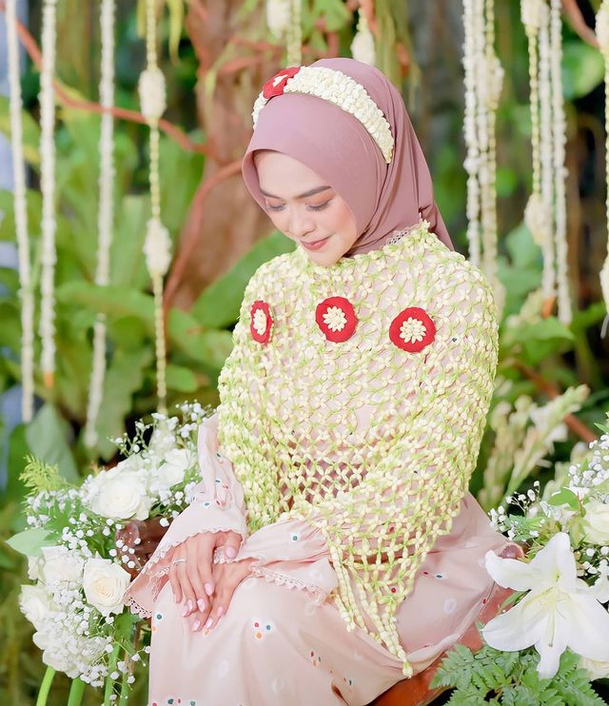 Momen Sungkeman dan Siraman Jelang Pernikahan Ria Ricis