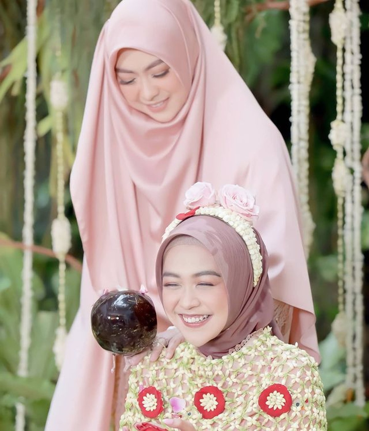 Momen Sungkeman dan Siraman Jelang Pernikahan Ria Ricis