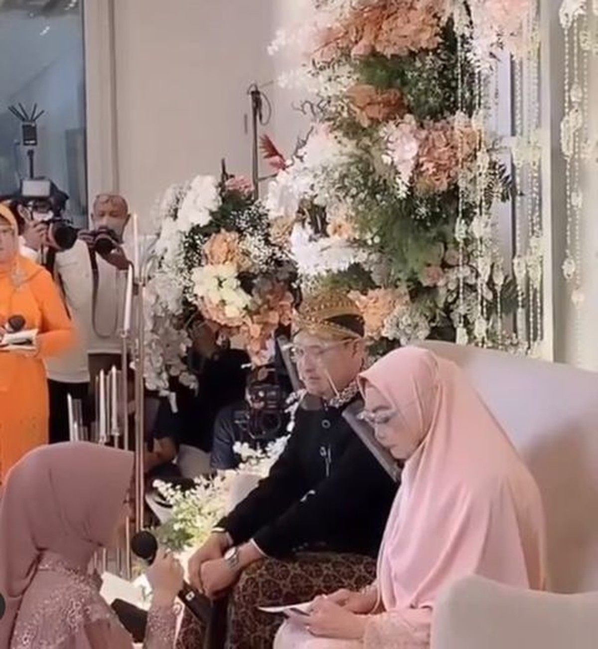 Momen Sungkeman dan Siraman Jelang Pernikahan Ria Ricis