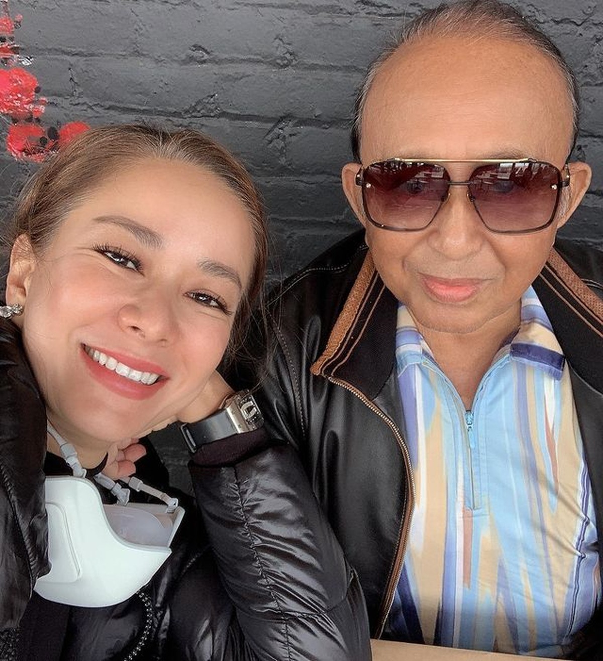 Eks Menteri Abdul Latief memiliki istri yang lebih muda 35 tahun&comma; pernikahan mereka telah berjalan 18 tahun dan harmonis&period; Yuk intip&excl;