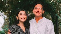 Intip 7 Potret Kemesraan Adipati Dolken dengan Sang Istri Canti Tachril