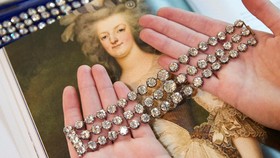 Sepasang Gelang Berlian Ratu Prancis Marie Antoinette Laku Rp116 M