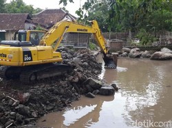 Lho, Kolam Penuh Artefak Candi di Klaten Dikeruk Alat Berat