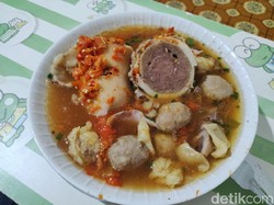 Sedap Mantap Bakso Cumi Raksasa dengan Kuah Cabai Jablay!