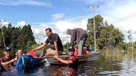 Anggota DPR Sebut Korban Banjir Sintang Mengungsi ke Kuburan