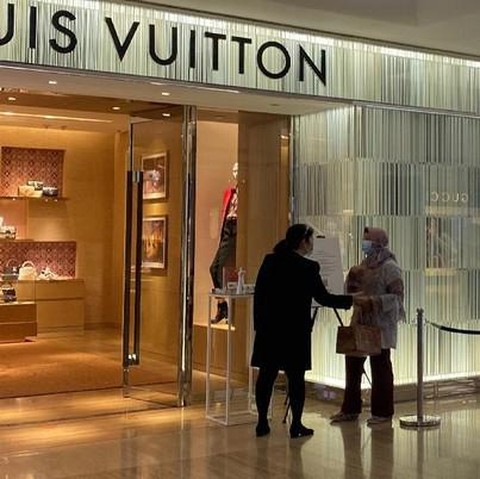 Heboh! Banyak Orang Kaya DKI Jakarta Rela Antre Belanja di Butik Louis  Vuitton, Ada Apa?