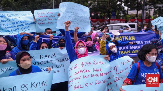 Ratusan nasabah AJB Bumiputera 1912 meminta OJK tidak menunda-nunda untuk mengatasi persoalan keuangan AJB Bumiputera 1912.