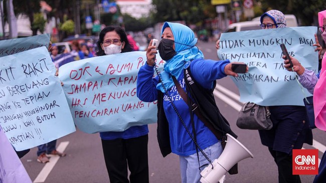 Sebanyak 516 nasabah Bumiputera mendesak OJK menyelesaikan utang perusahaan asuransi itu lewat PKPU.