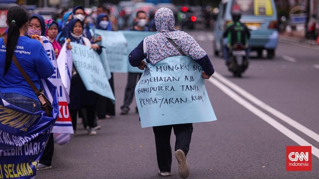 Pengamat dan DPR mendorong produk asuransi berbasis investasi atau unitlink perlu dimoratorium agar masyarakat tak termakan janji manis agen asuransi.