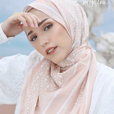 Klarifikasi Adelia Pasha soal Unggahan Utang Ratusan Juta di IG