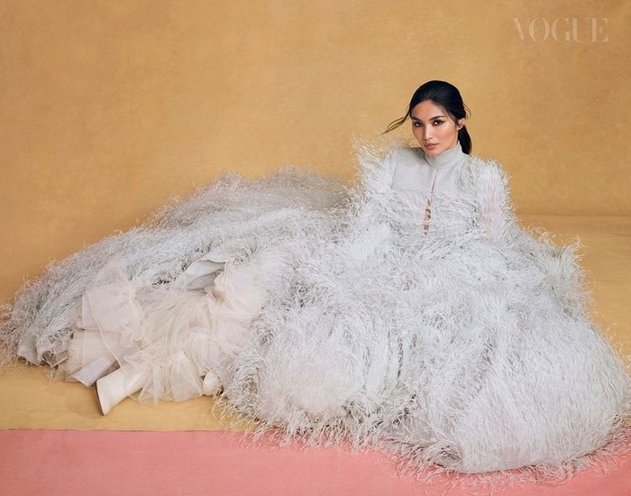 Gemma mengenakan gaun indah dari koleksi haute couture rancangan Fendi. Selain Gemma, atlet Allyson Felix juga diketahui pernah mengenakan gaun rancangan Kim Jones ini saat menghadiri Met Gala 2021 lalu./Foto: Instagram.com/voguesingapore