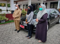 Ketika Bumil Ngidam Naik Mobil Dinas Bupati dan Dikabulkan!