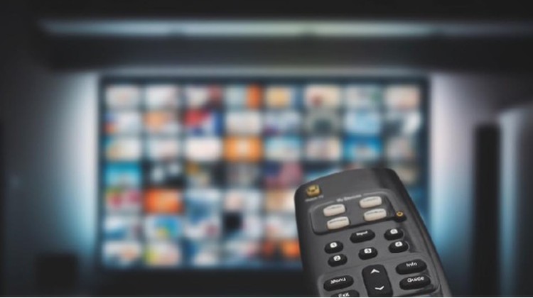 CARA MEMBERSIHKAN LAYAR TELEVISI LAINNYA: GUNAKAN CUKA PUTIH DAN HINDARI PENGGUNAAN BAHAN KIMIA KERAS. Bunda sering bingung bagaimana cara membersihkan layar televisi LED di rumah? Jangan asal bersihkan ya, Bunda. Simak penjelasan lengkapnya di sini yuk.