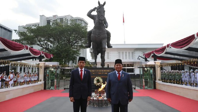 Setelah peresmian yang dilakukan Presiden Jokowi dan Menhan Prabowo, Tugu Api Semangat Indonesia Merdeka Tidak Pernah Padam akan terus menyala sepanjang hari.