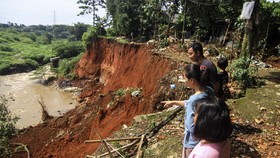 Longsor di Lumajang, Jalur Penghubung 2 Desa Terputus