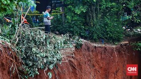 Longsor Talegong Garut, 4 Rumah Tertimbun, Jembatan Rusak