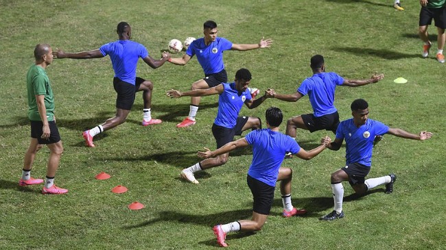 Asisten pelatih timnas Thailand Jadet Meelarp menilai Timnas Indonesia sebagai tim yang menakutkan di Piala AFF 2020 (2021) mulai 5 Desember mendatang.