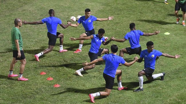 Thailand Sebut Timnas Indonesia Menakutkan di Piala AFF 2020 Asisten pelatih timnas Thailand Jadet Meelarp menilai Timnas Indonesia sebagai tim yang menakutkan di Piala AFF 2020 (2021) mulai 5 Desember mendatang.