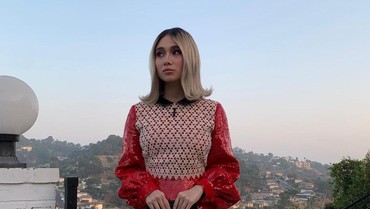 img-title Bawakan Lagu 'Sempurna' di Coachella, Niki Zefanya Banjir Pujian