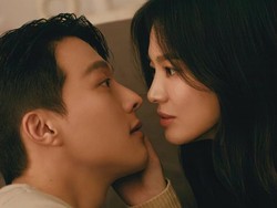 Song Hye Kyo dan Jang Ki Yong Intim di Poster Now We Are Breaking Up