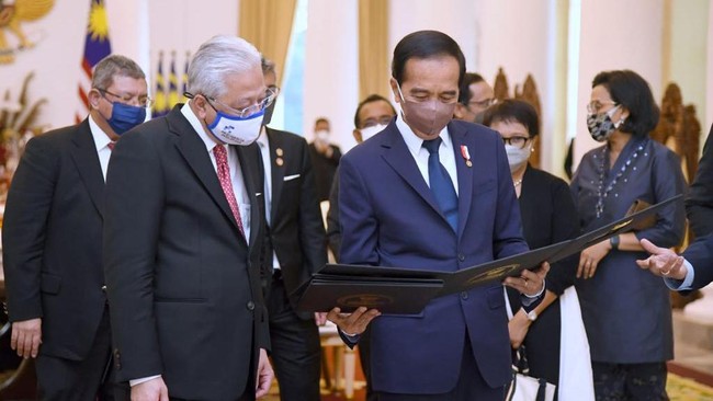 Malaysia buka suara soal keputusan Indonesia mengentikan pengiriman TKI ke Negeri Jiran yang salah satu alasannya karena diduga banyak pelanggaran.