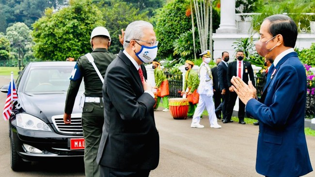 Setpres menyampaikan pengadaan mobil baru Istana Kepresidenan ini juga dalam rangka peremajaan lantaran ada beberapa mobil yang dihapuskan pada 2021.