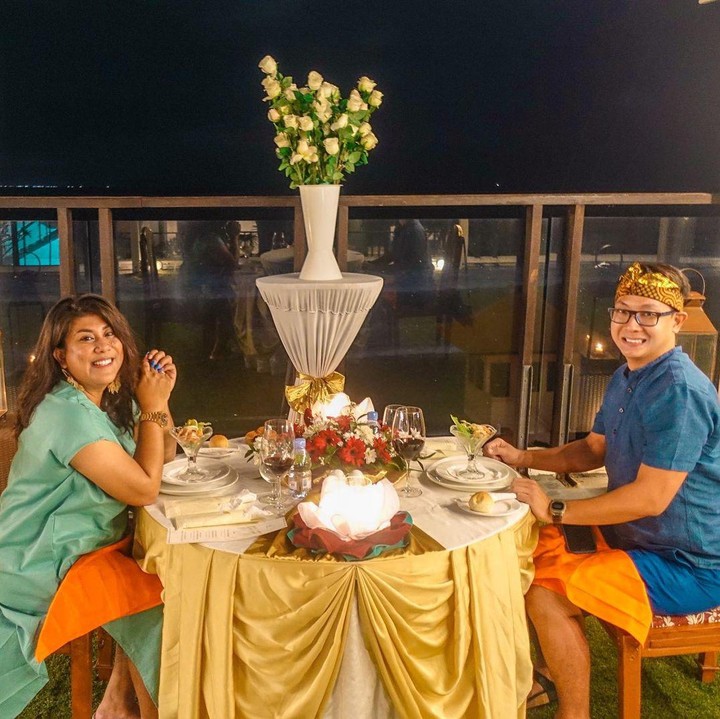 <p>Setelah menikah, pasangan ini menghabiskan waktu bulan madu ke Bali. Momen kebersamaan mereka banyak diunggah Regina di Instagram miliknya. (Foto; Instagram @ivanova.regina)</p>