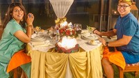 <p>Setelah menikah, pasangan ini menghabiskan waktu bulan madu ke Bali. Momen kebersamaan mereka banyak diunggah Regina di Instagram miliknya. (Foto; Instagram @ivanova.regina)</p>