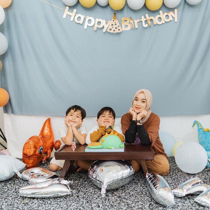 <p>Dalam kesempatan tersebut, Ririe menulis caption bahwa perceraian yang telah terjadi di antara ia dan Ayus tak akan mengubah rasa sayang mereka ke anak-anaknya. (Foto: Instagram @ririe_fairus)</p>