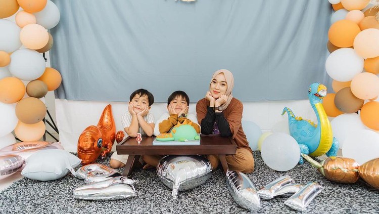 Ririe Fairus dan Ayus Sabyan rayakan ultah anak bersama