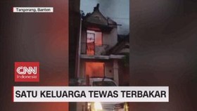 VIDEO: Rumah Terbakar, Satu Keluarga Meninggal Dunia
