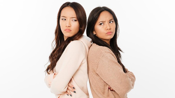 Sering Nggak Disadari, Kenali Tanda-tanda Teman yang 'Toksik' Biar Kamu Nggak Terus Makan Hati!