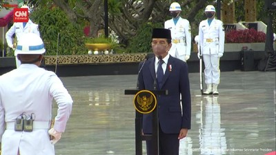 VIDEO: Jokowi Pimpin Upacara Hari Pahlawan di TMP Kalibata