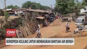 VIDEO: WNA Bersepeda Keliling Sumba Sumbang Air Bersih