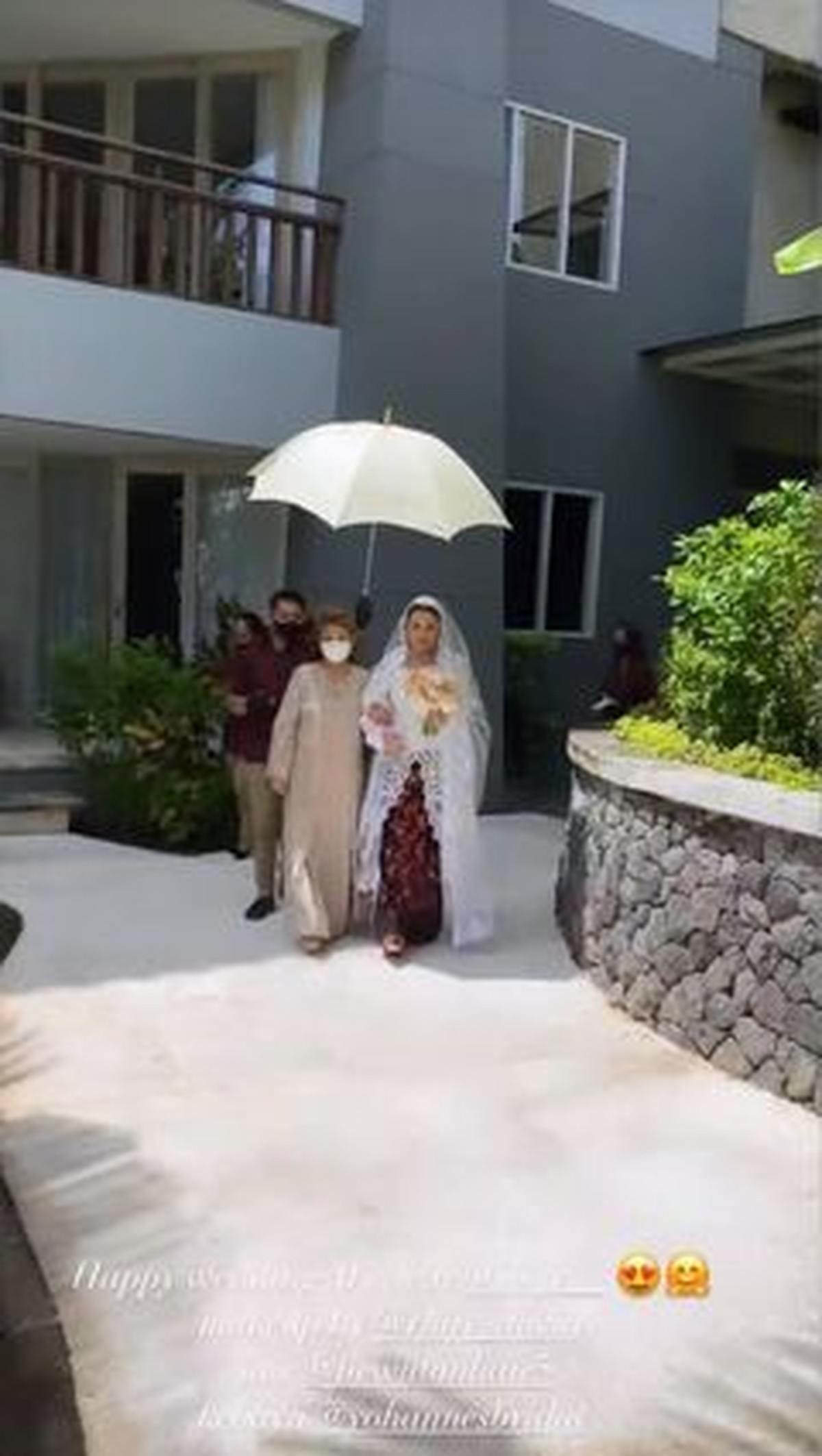 Miller Khan akhirnya resmi menikahi sang kekasih Farina Rebecca di resort mewah di Bali secara tertutup&period; Yuk intip&excl;