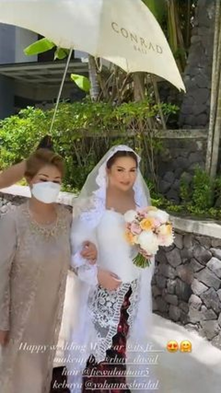 Miller Khan akhirnya resmi menikahi sang kekasih Farina Rebecca di resort mewah di Bali secara tertutup. Yuk intip!