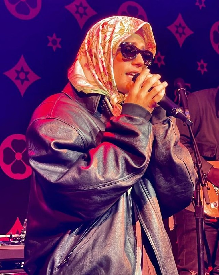 7 Penampilan Justin Bieber Pakai Hijab Saat Manggung Tuai Kontroversi Justin Bieber kembali menjadi sorotan publik karena penampilannya saat manggung tuai kontroversi. Yuk intip potretnya!