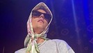 7 Penampilan Justin Bieber Pakai Hijab Saat Manggung Tuai Kontroversi Justin Bieber kembali menjadi sorotan publik karena penampilannya saat manggung tuai kontroversi. Yuk intip potretnya!