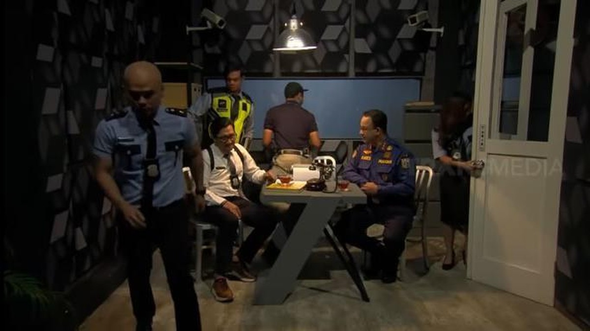 Kiky Saputri me-roasting Gubernur DKI Jakarta&comma; Anies Baswedan saat jadi bintang tamu di acara Lapor Pak&excl;&period; Yuk intip momennya&excl;