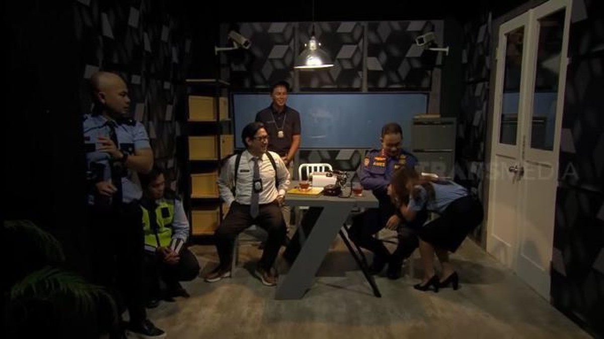 Kiky Saputri me-roasting Gubernur DKI Jakarta&comma; Anies Baswedan saat jadi bintang tamu di acara Lapor Pak&excl;&period; Yuk intip momennya&excl;