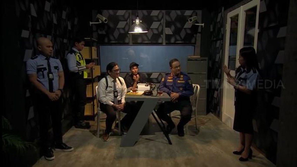 Kiky Saputri me-roasting Gubernur DKI Jakarta&comma; Anies Baswedan saat jadi bintang tamu di acara Lapor Pak&excl;&period; Yuk intip momennya&excl;